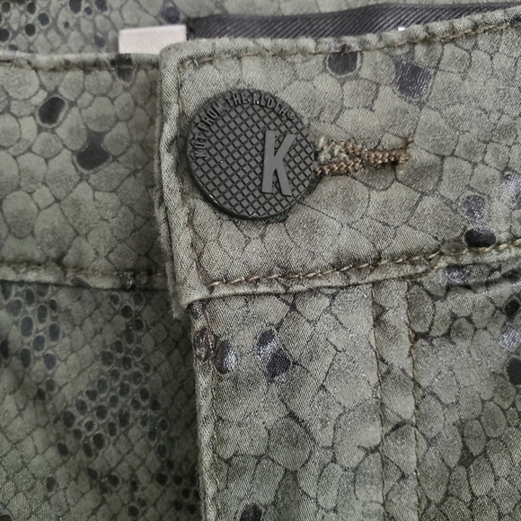 Kut from the Kloth Fab Ab Connie Snakeskin Ankle Pants - Picture 5 of 12